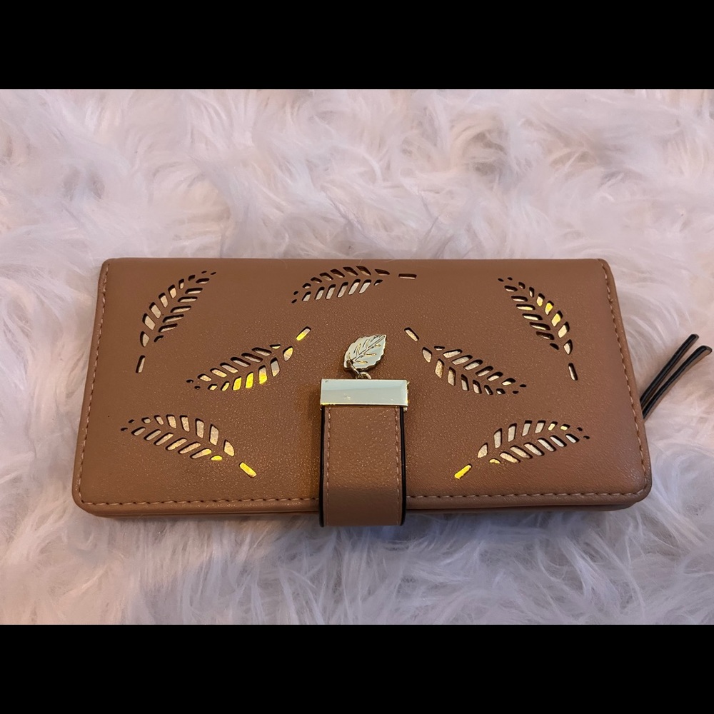 Light brown clutch/wallet
